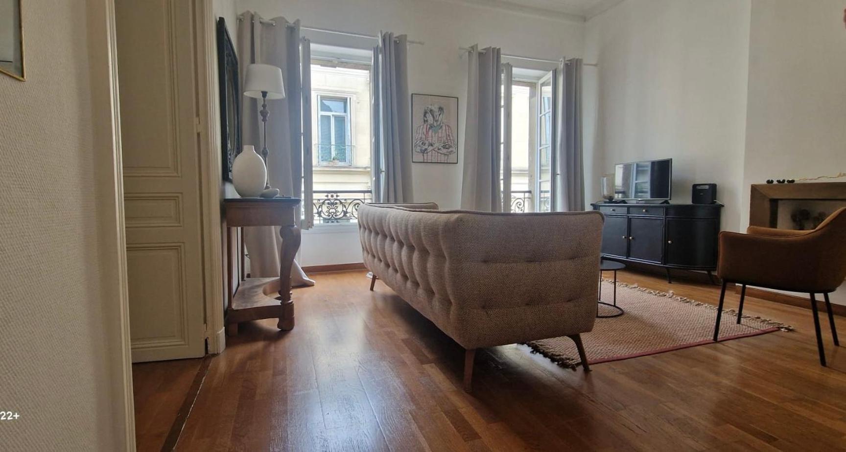 Escale Citadine Au Centre D'Avignon, Climatisation, Appartement De Charme, Spacieux Et Lumineux Room photo